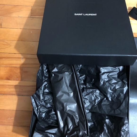 Authentic Chanel Magnetic Gift boxes and shopping bags collections - Picture 16 of 16